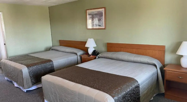 Четырёхместный номер Standard Murpheys Motel LLC