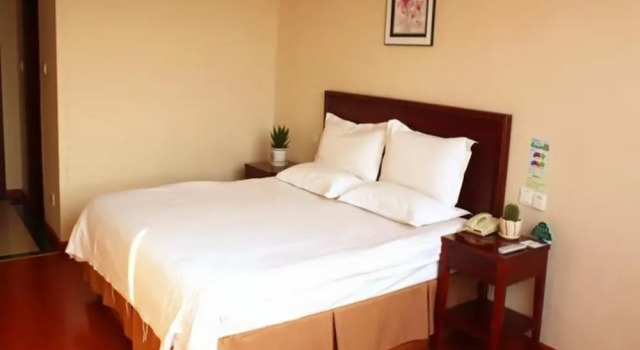 GreenTree Inn Liaocheng Chiping East Huixin Road Business Hotel, Varaa Hotelli Edulliset hotellit kohteessa Shandong