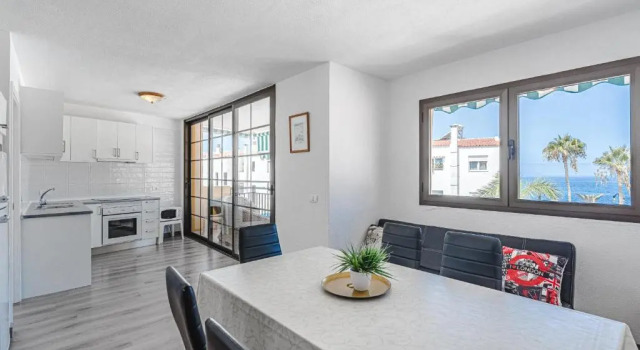 Familienwohnung mit 3 Schlafzimmern nahe Los Gigantes unmittelbar am Ozean, Prenota Hotel Hotel a Tenerife con piscina, Piscina