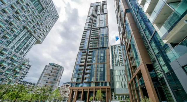 Luxurious Spacious 2Bed Flat in Canary Wharf w/views of River Thames, Забронировать Отель Тауэр-Хэмлетс Лондон, рядом с Кенари Уорф