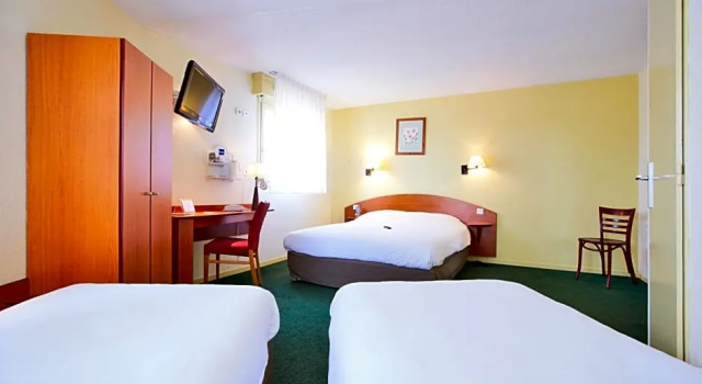 Четырёхместный номер Standard Kyriad Dunkerque Sud - Loon Plage