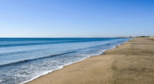 23m comfort with BALCON near the BEACH, Rezerwuj Hotel Hotele w Camargue z parkingiem, Parking