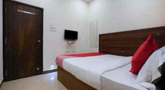Oyo 18652 Hotel Golden Shah, Rezerwuj Hotel Hajdarabad 
