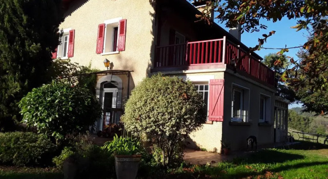 Chez Cécile et Jean-No, Забронировать Отель «постель и завтрак» Отели Pyrénées-Atlantiques с парковкой, Парковка