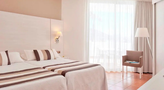 Двухместный номер с террасой Hotel Tres Torres