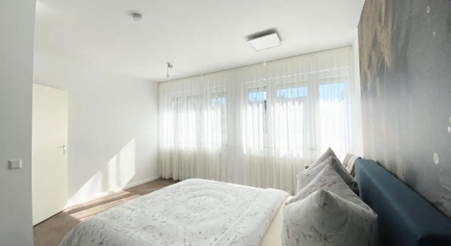 Апартаменты Luxury Haus Pia Executive Apartments