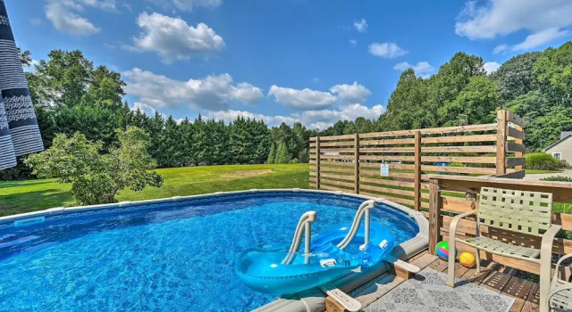 Peaceful Country Retreat w/ Easy Highway Access!, Buchen Sie Ferienhaus Villen in Browns Summit, Villa