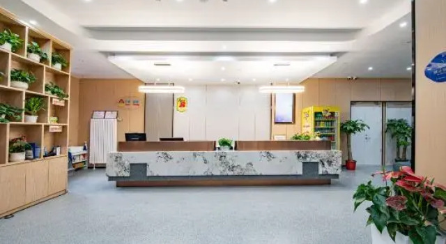 Super 8 Hotel (Beijing Chongwenmen Tongren Hospital), Забронировать Отель Пекин район Пекина, рядом с Beijing Shengmi E'er Catholic Church