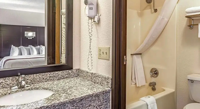 Номер Standard Цокольный этаж Quality Inn Lakefront