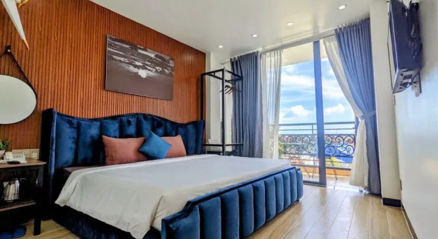 Двухместный номер Standard с балконом Tuấn Ninh Hotel I