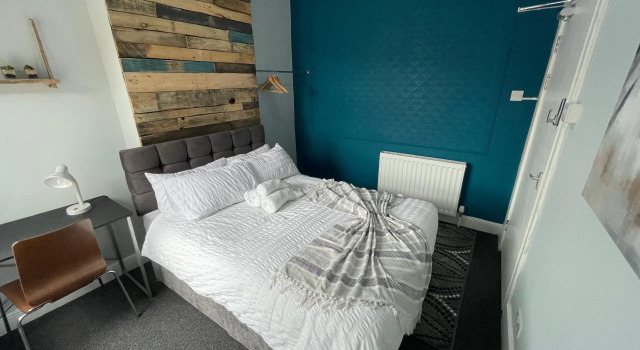 Large 6 bedroom house in Smethwick