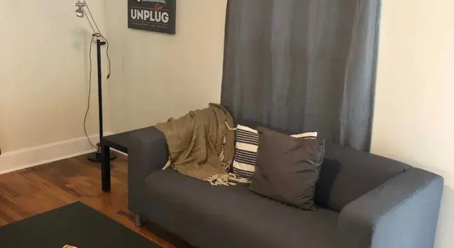 Апартаменты Renovated Cottage Minutes From Downtown