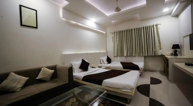 Hotel Somdeep Palace, Забронировать Отель Отели штата Махараштры с завтраком, Завтраки