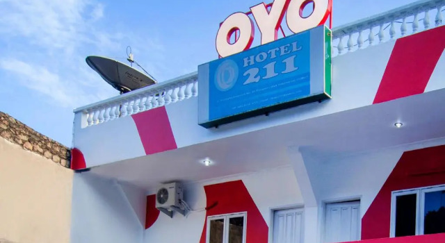 OYO 2045 Hotel 211, Rezerwuj Hotel Parapat Sumatra