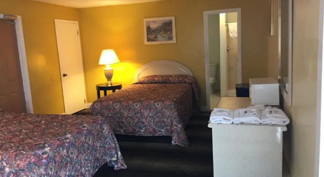 Четырёхместный номер Standard с балконом La Fontana Motel