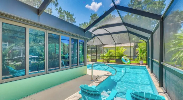 Коттедж Canal-front Outdoor Oasis: Home in Crystal Water