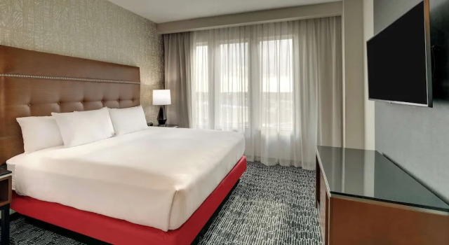 Двухместный люкс с 2 комнатами Drury Plaza Hotel Cincinnati Florence