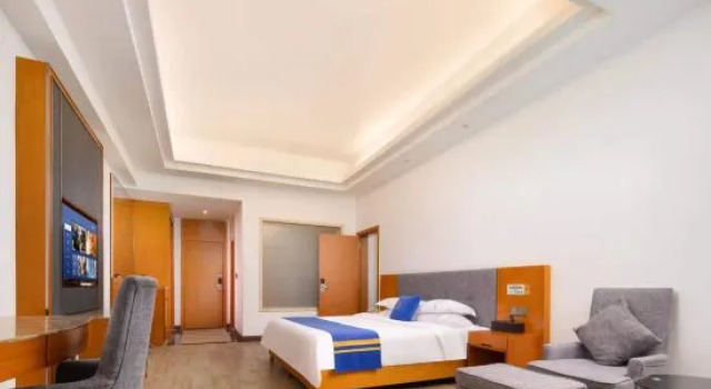 Люкс Business Super 8 by Wyndham Haikou East Railway Station