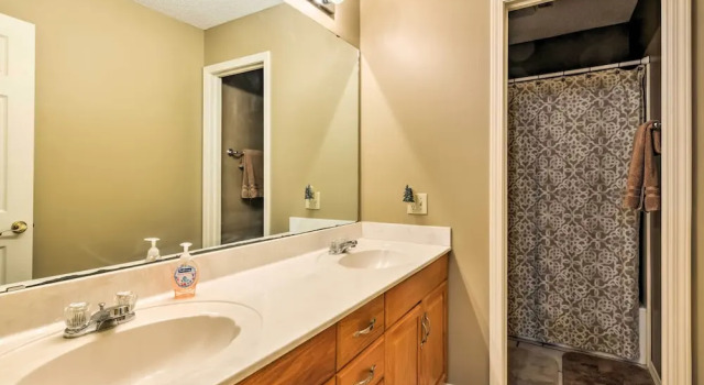 Коттедж Charming Craftsman Home in Downtown Bartlesville!