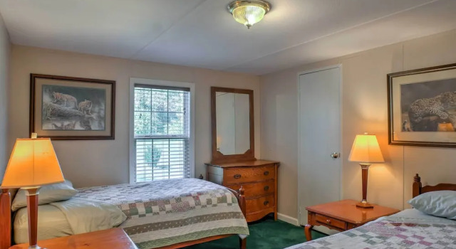 Ooltewah Cabin w/ Grill, Pool Table & Porch!, Prenota Hotel Ooltewah Tennessee
