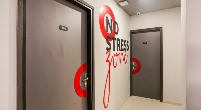 Super Collection O Le Noida Hotel Near Sector 76 Metro Station, Забронировать Отель Нойда штат Уттар-Прадеш