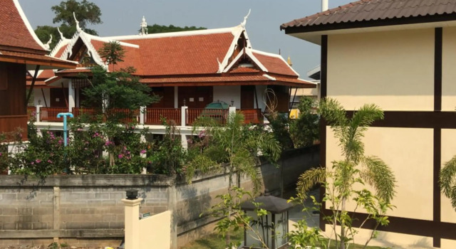 SUNRAY Guesthouse สุนันท์บ้านพักริมคลอง, Забронировать Отель Утхайтхани Центральный Таиланд