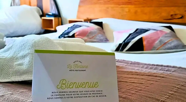 Hotel La Fontaine, Забронировать Отель Сен-Мартен-де-Бром Valensole Plateau