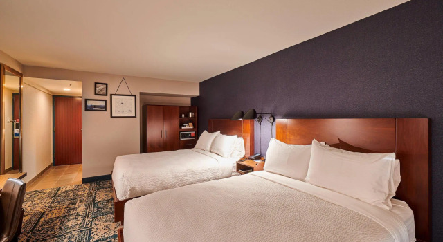 Четырёхместный номер Standard Four Points by Sheraton Cleveland-Eastlake