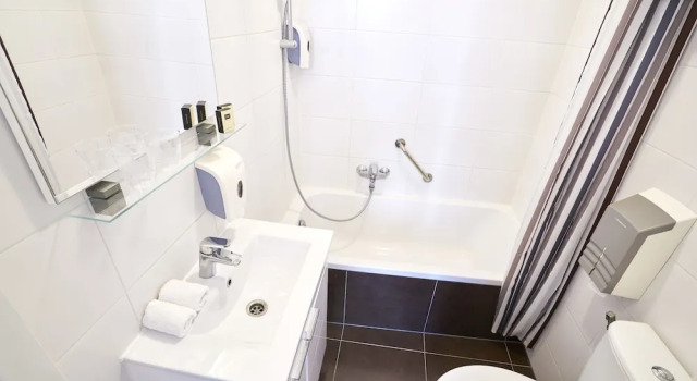 Четырёхместный семейный номер Standard Hotel Nes Amsterdam