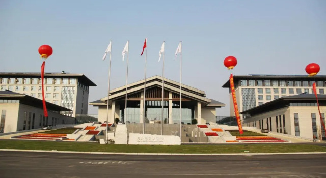 Jiangsu Haizhou Bayview Conference Center, Book Hotel Hoteller i Lianyungang med pool, Swimmingpool