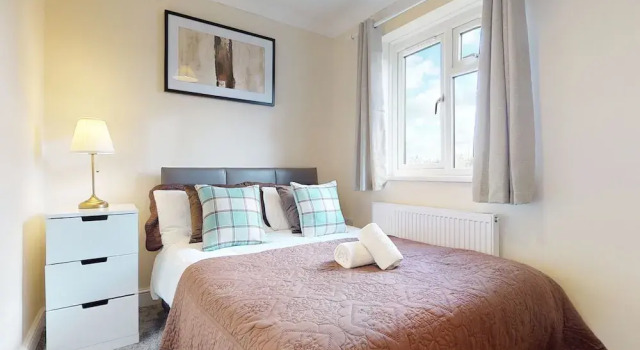Immaculate 4-bed House in Romford, Buchen Sie Hotel Romford Großraum London