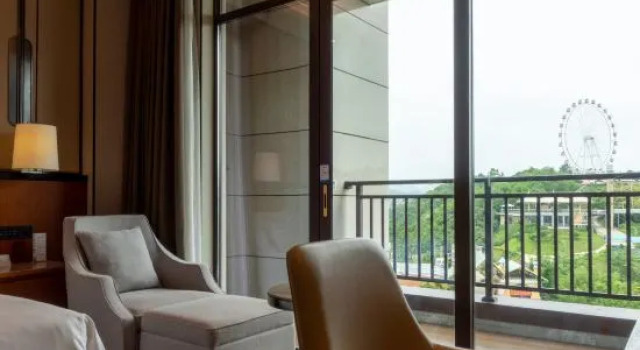Двухместный люкс с видом на озеро Wyndham Xinyi Lotus Lake