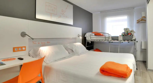 Четырёхместный номер Standard Hotel Bed4U Pamplona