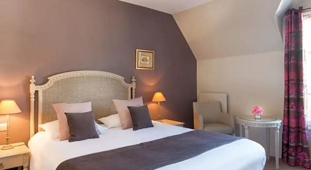 Номер Standard Hôtel Aux Vieux Remparts