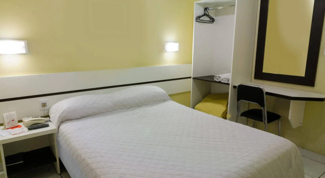 Hotel Elevado, Забронировать Отель Отели в центре Порту-Алегри, в центре, Завтраки, Парковка