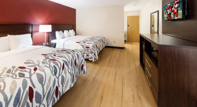 Четырёхместный номер Deluxe Red Roof Inn Fort Wayne