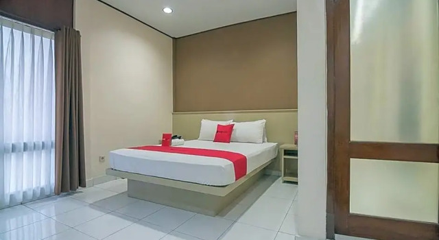 Номер Economy RedDoorz plus near Museum Geologi Bandung