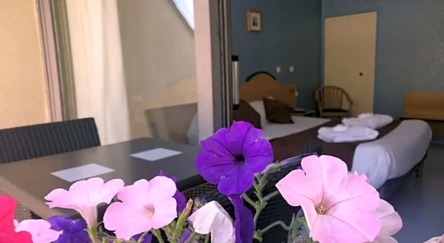 Трёхместный номер Standard с балконом Brit Hotel Du Ban