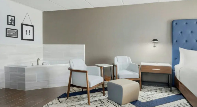 Двухместный люкс с видом на город Four Points by Sheraton College Park Atlanta Airport