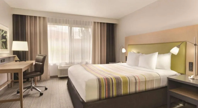 Люкс Country Inn & Suites by Radisson, Fresno North, CA