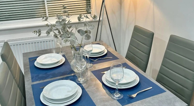 House Sleeps 6 With Free Parking, Забронировать Дом для отпуска Отели High Weald с парковкой, Парковка