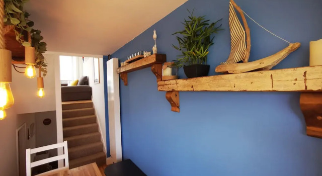 Коттедж с частичным видом на море No. 28 Contemporary beach side property with sea views