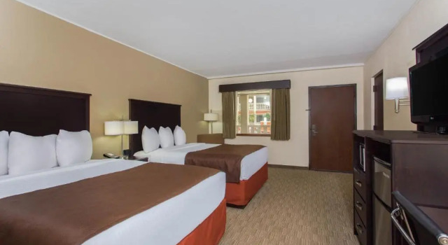 Номер Standard AmericInn by Wyndham Janesville