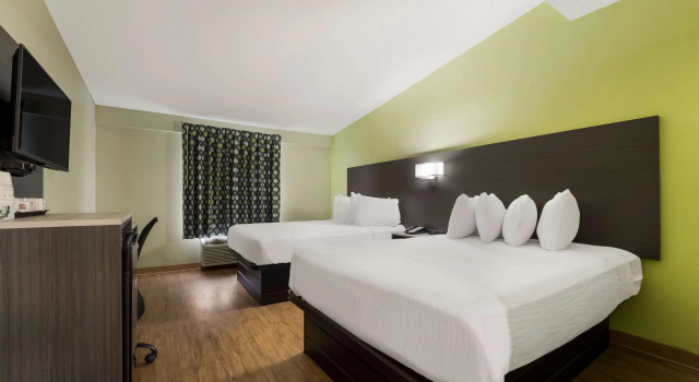 Четырёхместный номер Standard SureStay Hotel by Best Western Columbus Downtown