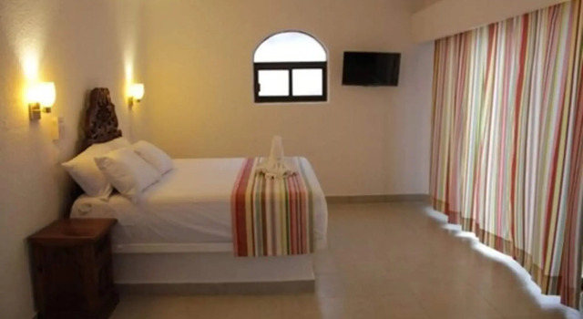 Pelicano Inn Playa del Carmen - Beachfront Hotel, Забронировать Отель Плая-дель-Кармен Кинтана-Роо, рядом с Пляжный клуб Mamitas