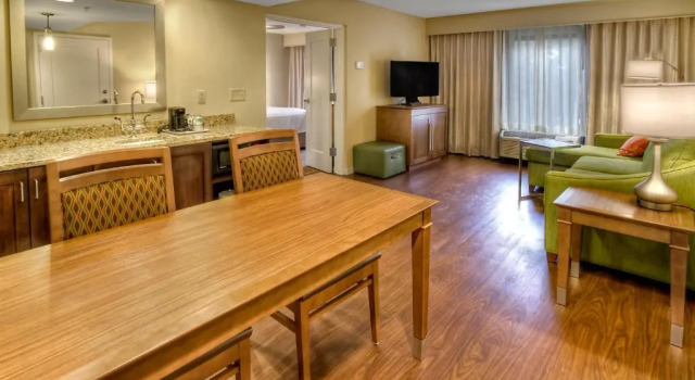 Двухместный люкс c 1 комнатой Hampton Inn and Suites Asheville Airport
