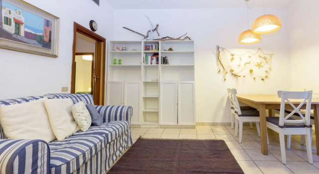 Spacious and tastefully furnished apartment very close to the sandy beach in Marina di Campo.-IL GABBIANO PIANO TERRA, Book Apartment Marina di Campo Elba