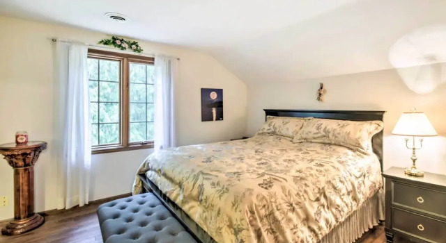 Hoodsport Home on 7 Wooded Acres w/ Hot Tub!, Đặt Khách sạn Lilliwaup Washington (state)