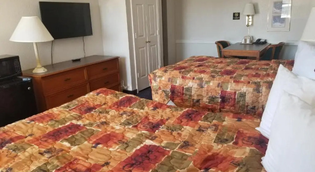 Четырёхместный номер Standard Horizon Inn Norcross