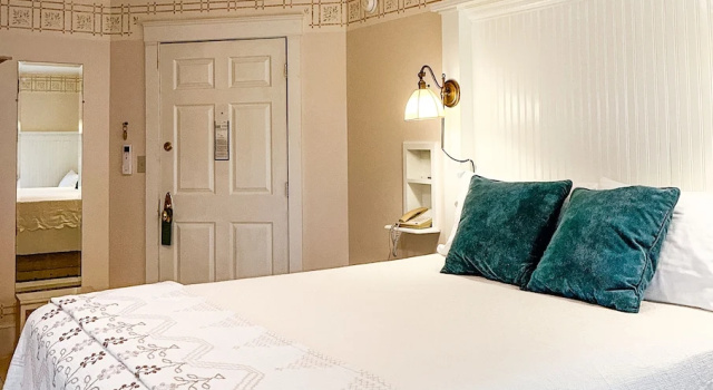 Четырёхместный номер Superior The Charlotte Hotel & Restaurant